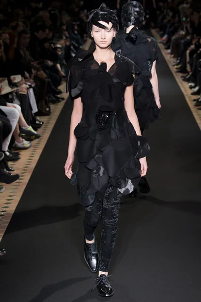 Look 3
